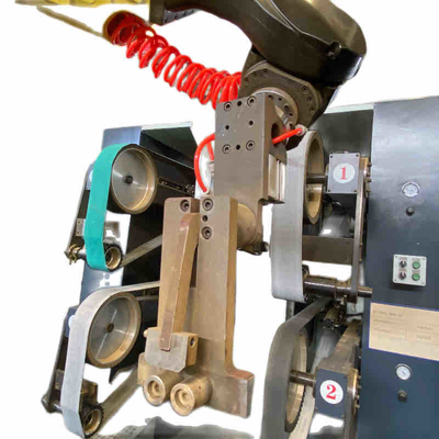 เครื่องเจียรโรบอทฮาร์ดแวร์ระบบอัตโนมัติระดับสูง Sanding Belt Type