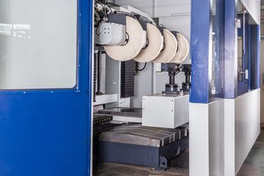 เครื่องขัดโลหะ CNC อัตโนมัติ 3000 * 3200 * 2800 มม. ขนาด