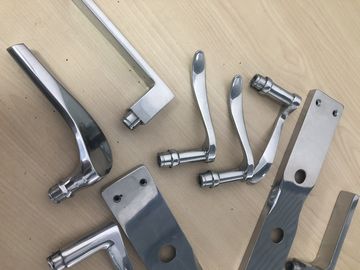 อุตสาหกรรมอัดอัด: เครื่องบดผิวโลหะ CNC เครื่องเลืองสําหรับมือเหล็กไร้ขัด
