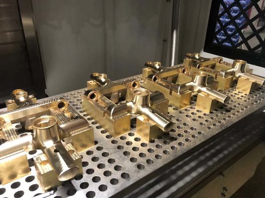 เครื่องขัด CNC ระบบควบคุมมิตซูบิชิสำหรับอุปกรณ์ติดตั้งในห้องน้ำ