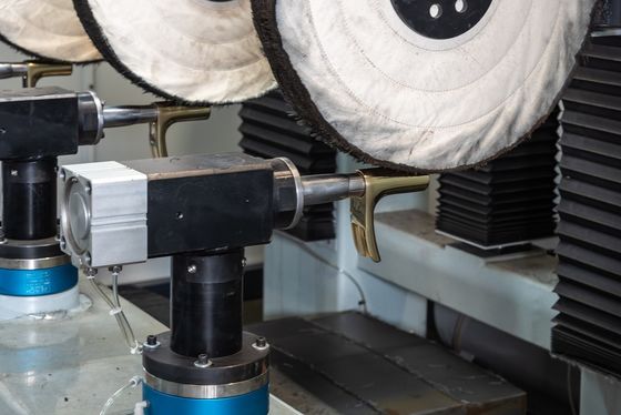 เครื่องขัด CNC ล้อขัดแบบตั้งโปรแกรมได้สำหรับการตกแต่งพื้นผิว