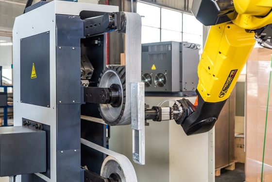 เครื่องบดอัตโนมัติแขนหุ่นยนต์ CNC สแตนเลส