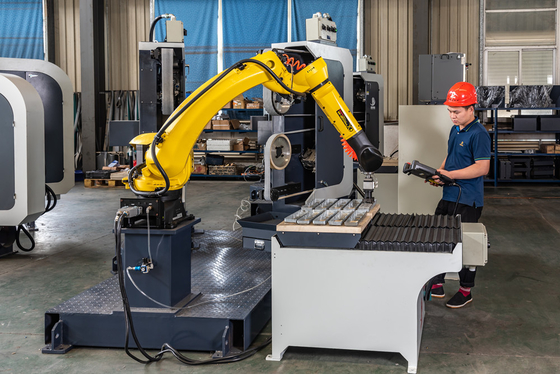 ระบบขัดเงาหุ่นยนต์อัตโนมัติเต็มรูปแบบ FUNAC Robot Cell เครื่องขัดโลหะ 380V